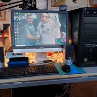 Computer i5 con schermo, tastiera, mouse, casse...
