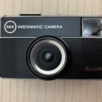 Kodak 56X INSTAMATIC CAMERA con custodia.