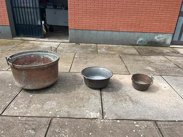 Calderoni di rame  e carretto