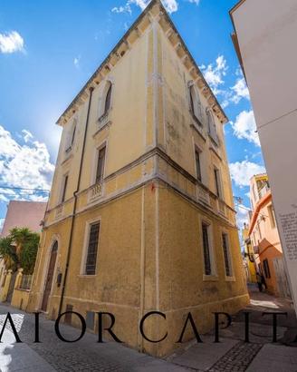 Siniscola | Prestigioso palazzo storico in stile L