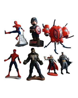 Lotto 7 personaggi Marvel e DC Action Figure