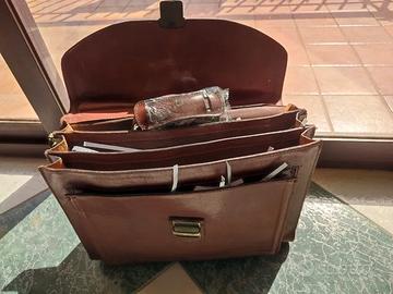 Valigetta vintage in pelle marrone stile classico