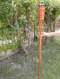 Set di sei torce da giardino in bambù naturale 