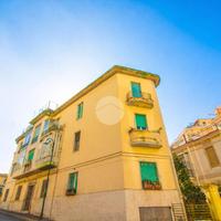 3 LOCALI A NAPOLI