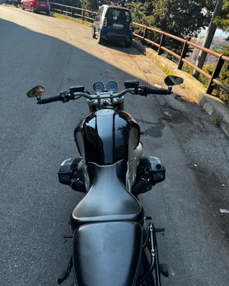 BMW R nine t