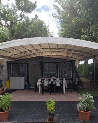 Roulotte Burstner completa di veranda e copertura 