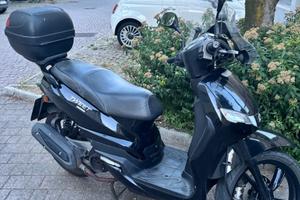 Tweet Peugeot 1600€