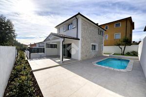 VILLA A SCHIERA A BAUNEI