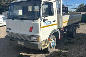 Iveco 65 12 ribaltabile trilaterale