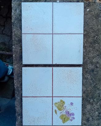 piastrelle quadrate bianche