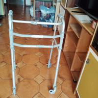 deambulatore per anziani 