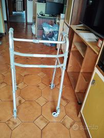 deambulatore per anziani 