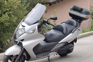 Honda Silver Wing FJS 400 con accessori