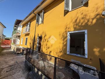 CASA SEMINDIPENDENTE A CALCO