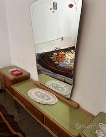 Spechio con la credenza e 2 comodini