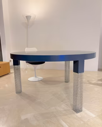 Tavolo rotondo con 3 piedi Cappellini