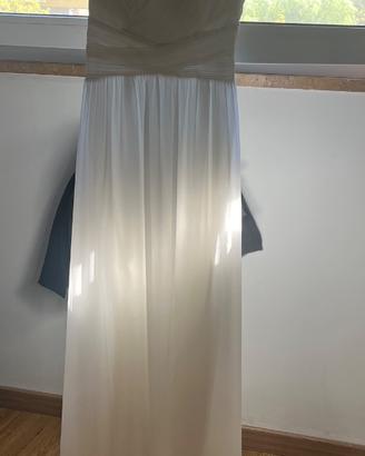 Abito da sposa e scarpe