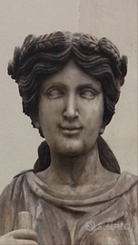 Statua in marmo bianco firmata