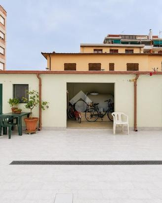 4 LOCALI A FOLLONICA
