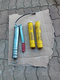 siringa usata per ingrassaggio 