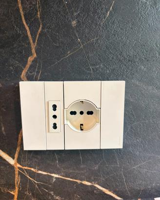Elettricità, Idraulica, Montaggi e Riparazioni