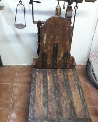 Bilancia o bassacuna in legno