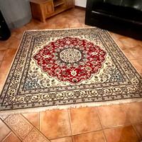 Tappeto persiano quadrato