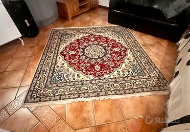 Tappeto persiano quadrato