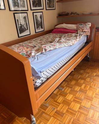 Letto elettrico per anziani degenti o infermi