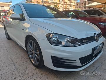 Volkswagen Golf - 2.0 TDI GTD PANO