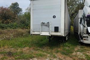 Semirimorchio centinato