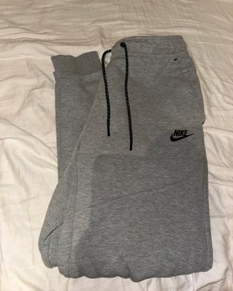 Tuta Tech Nike grigia
