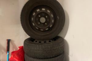 Gomme con cerchi in ferro 155/65 R13 invernali