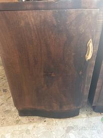 Coppua di comodino in legno