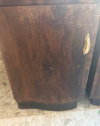 Coppua di comodino in legno