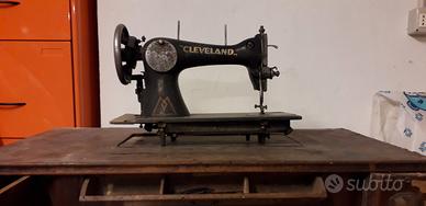 Macchina da cucire Clevelad vintage con mobile
