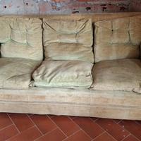 Divano e 2 poltrone in velluto verde