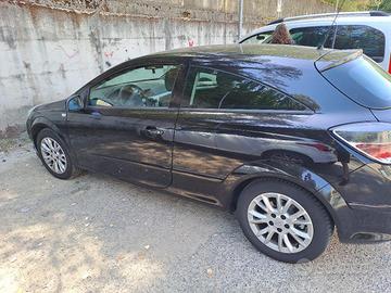 auto opel astra gt 2009