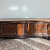 Cassapanca in noce - oggetto di antiquariato