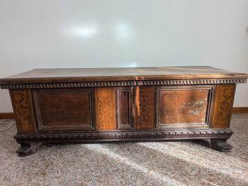 Cassapanca in noce - oggetto di antiquariato