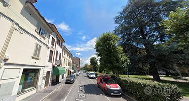 Ampio bilocale in zona centrale con balconi