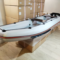 Canoa gonfiabile e motorizzabile con motore fuorib