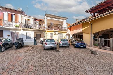 2 LOCALI A LAINATE