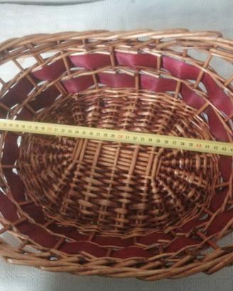 Cesta in paglia per regali natalizi