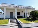 villa-singola-con-piscina-e-giardino-licola
