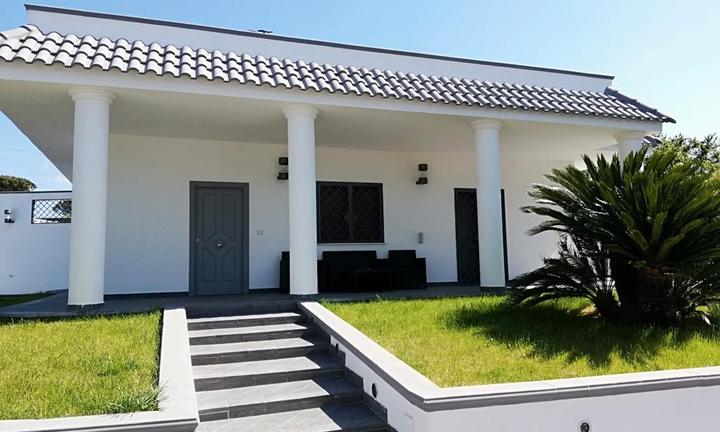 Villa Singola con Piscina e Giardino - Licola