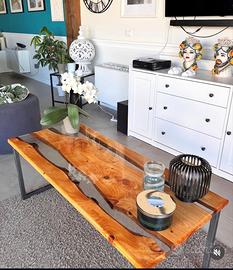 Tavolo in legno e resina