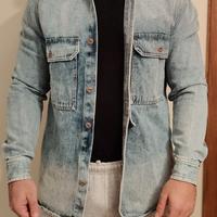 Giacca camicia realizzata in jeans Zara