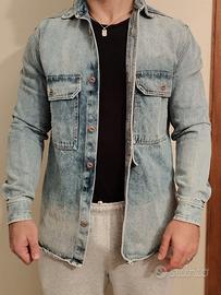 Giacca camicia realizzata in jeans Zara