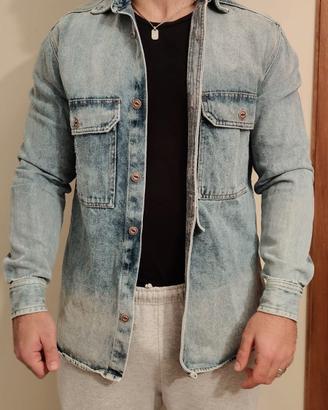 Giacca camicia realizzata in jeans Zara